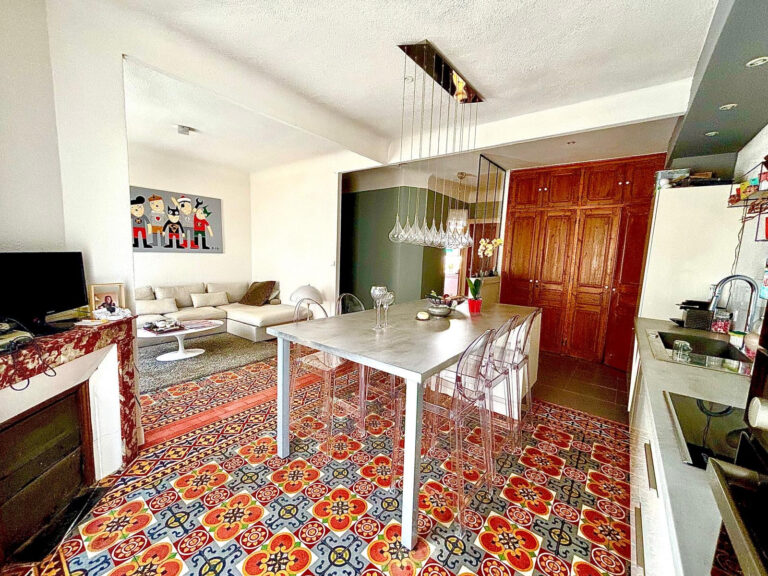 Appartement de charme avec cave en plein coeur de ville