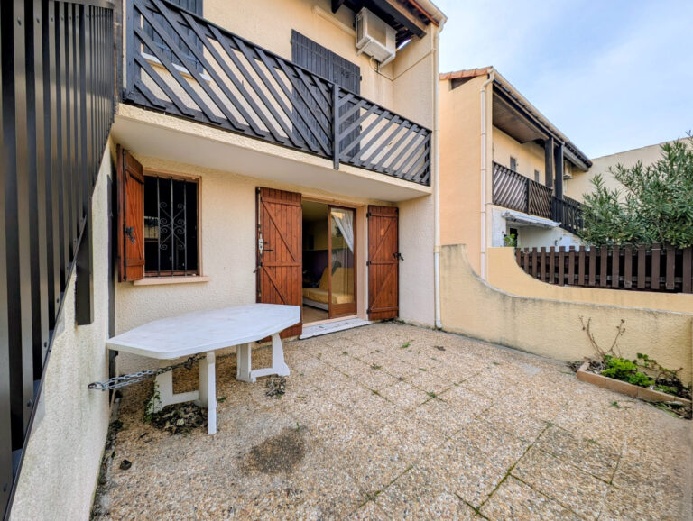 LE COMPROMIS PARFAIT À PORT LEUCATE : T2 AVEC TERRASSE XXL