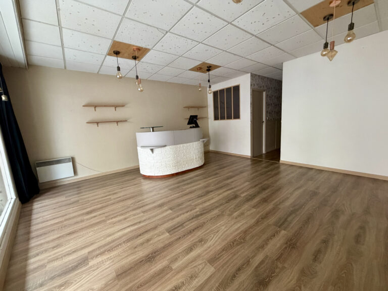 ILLE SUR TET - LOCAL COMMERCIAL A LOUER DANS LE CENTRE