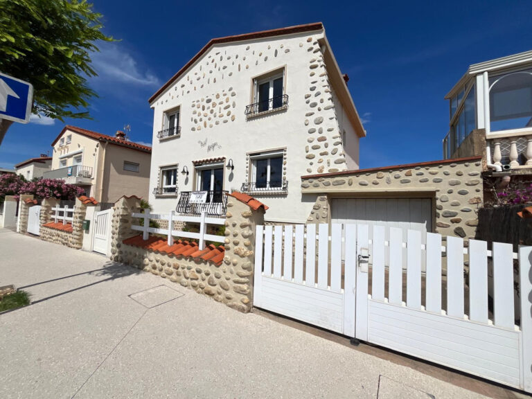 Le Barcarès Village   Maison 3 faces avec jardin et grand garage à 2 minutes à pied de la plage !