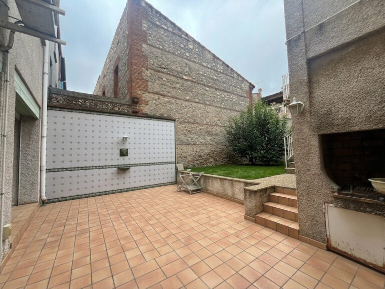 Maison de ville de caractère avec Jardin et Garage au cœur de Cabestany — 217 m2 habitables